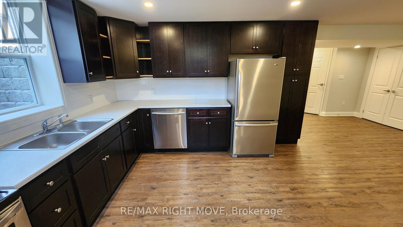 300 CUNDLES ROAD W - 27