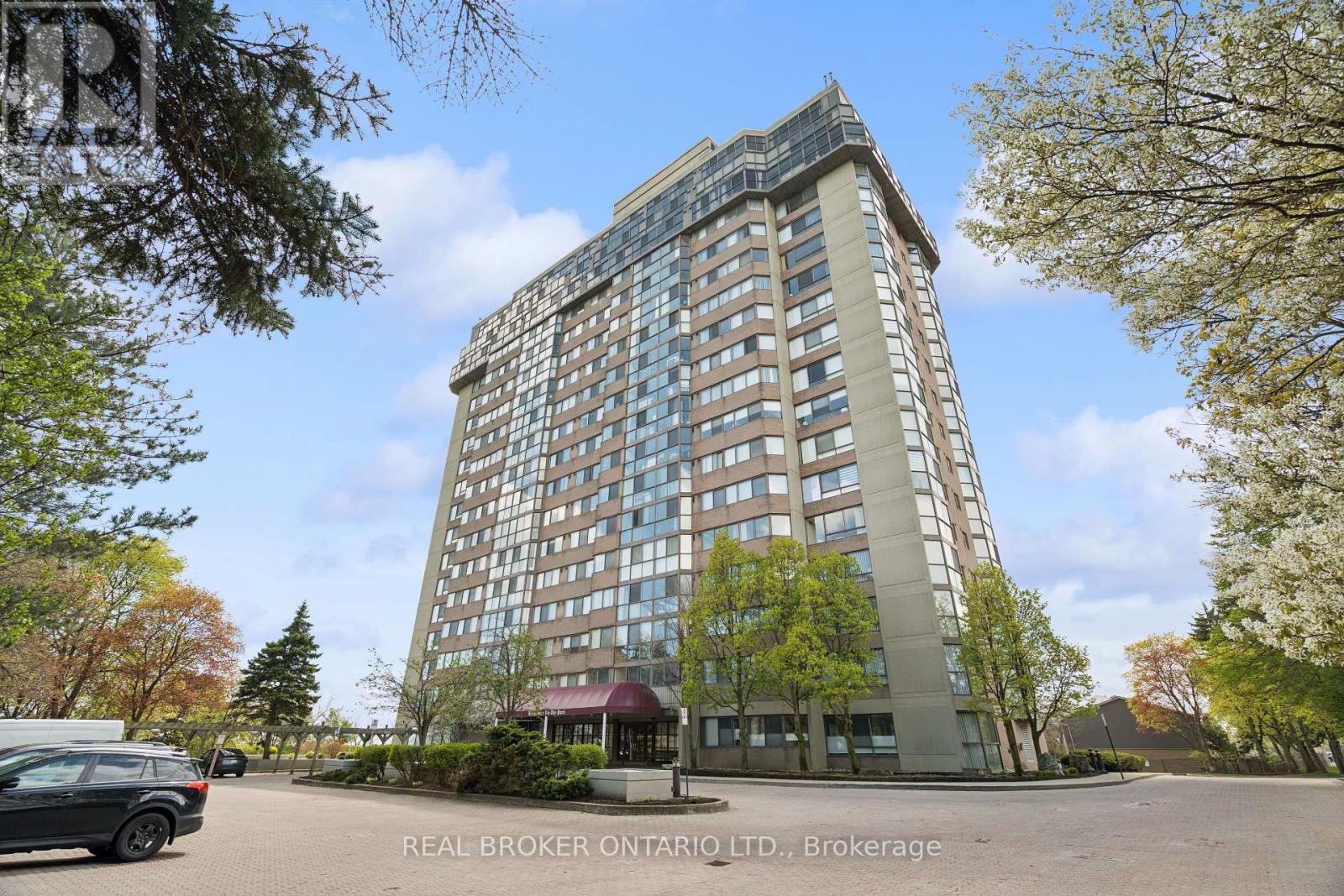 #503 880 DUNDAS STREET W - 1