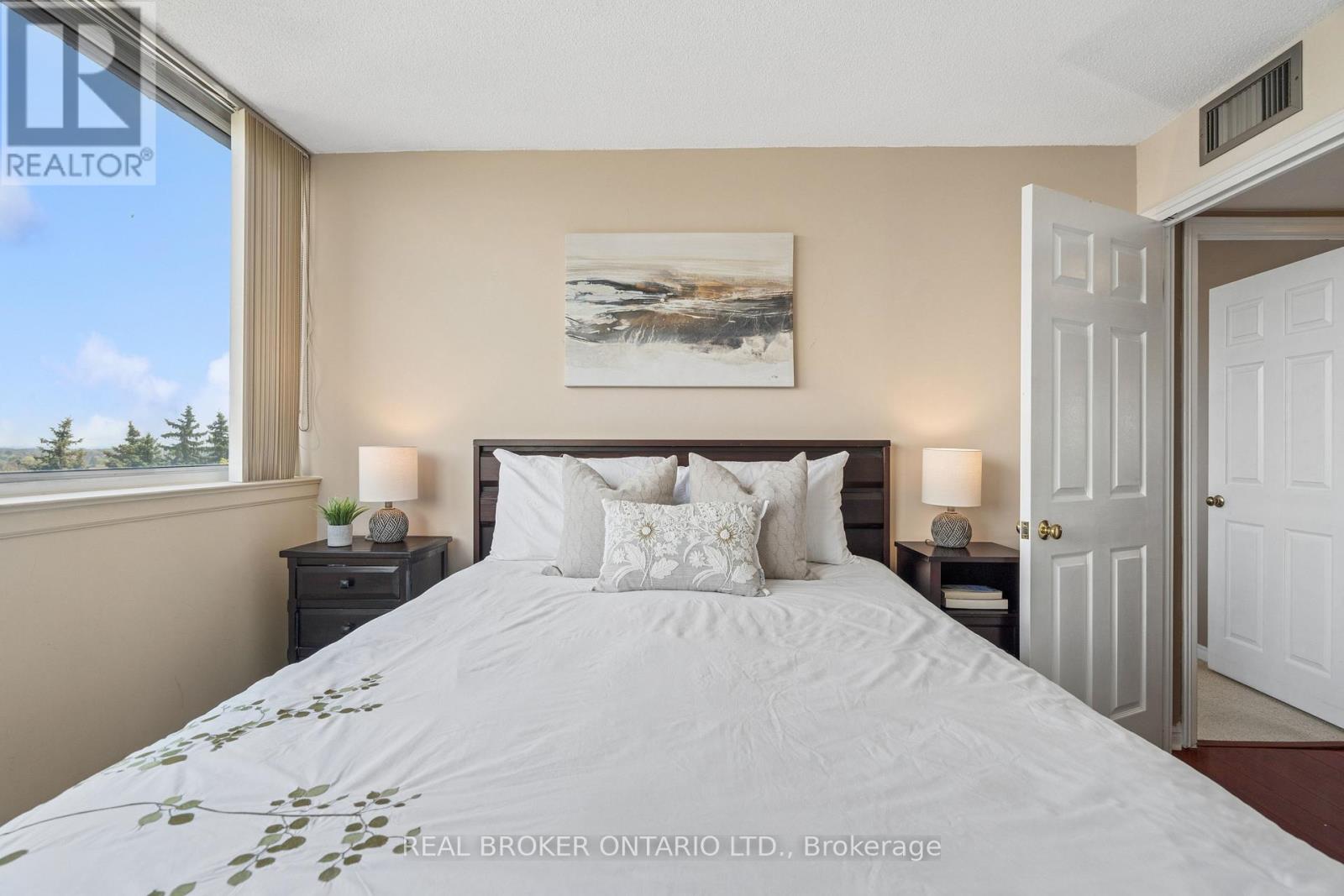 #503 880 DUNDAS STREET W - 22