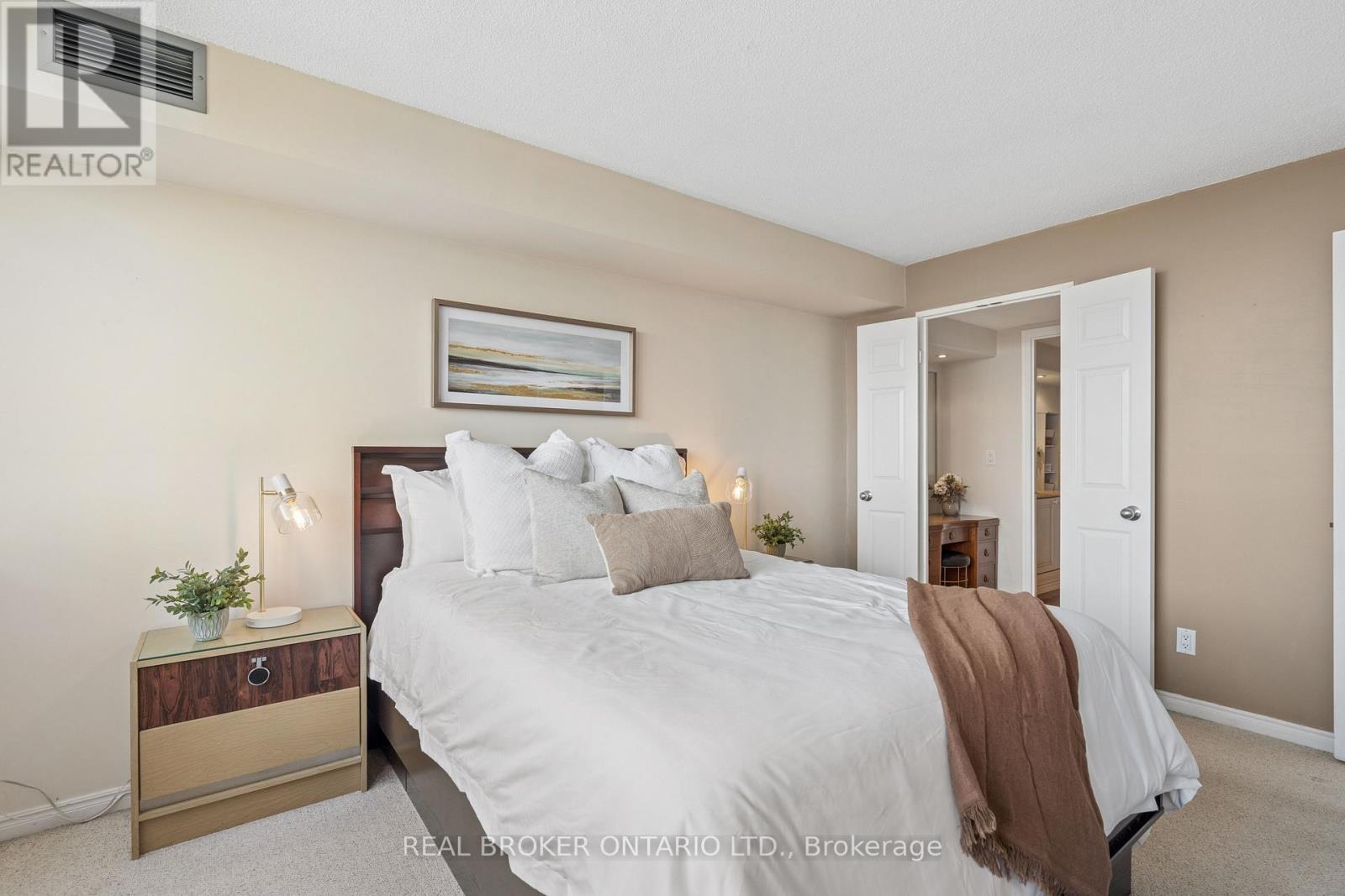 #503 880 DUNDAS STREET W - 26