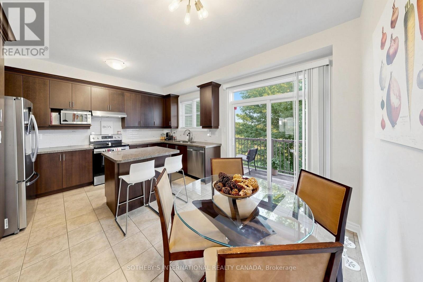 38 CEDAR LAKE CRESCENT - 10