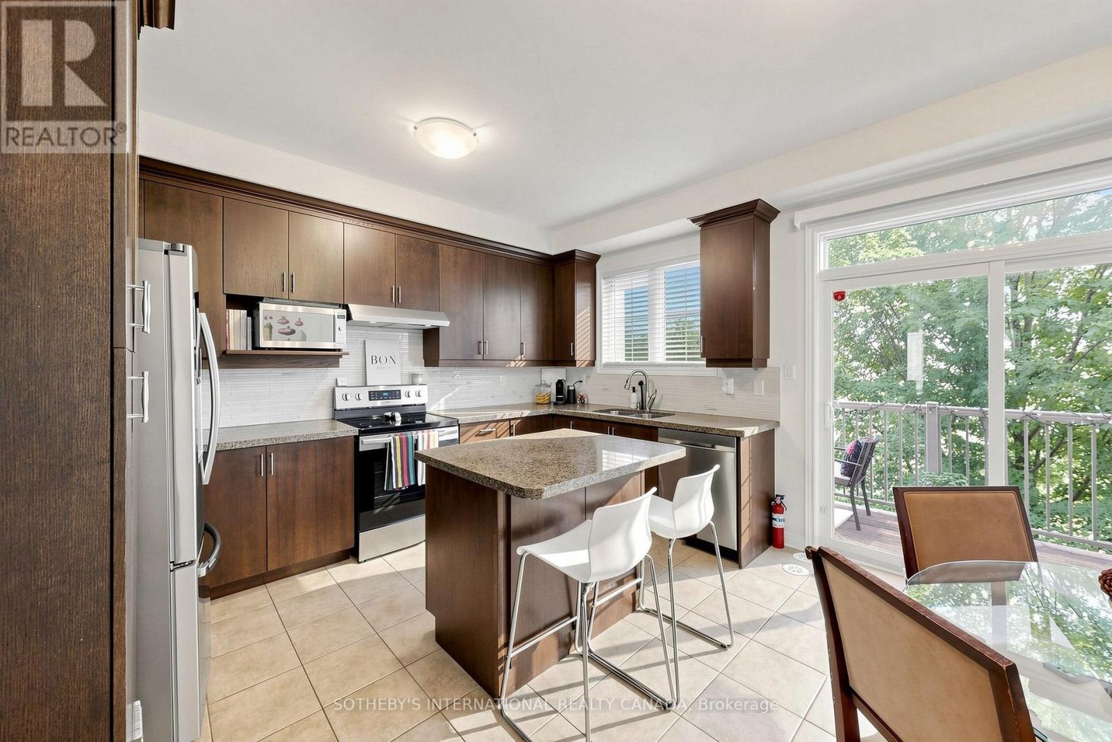 38 CEDAR LAKE CRESCENT - 11