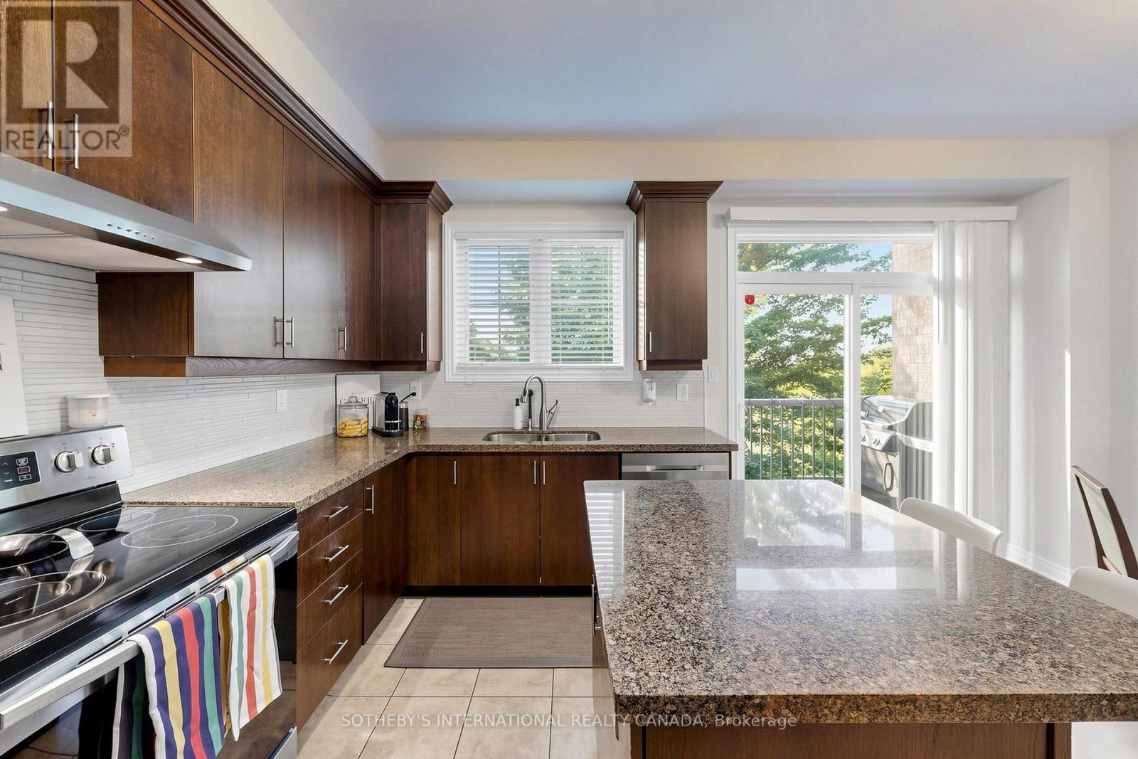38 CEDAR LAKE CRESCENT - 12