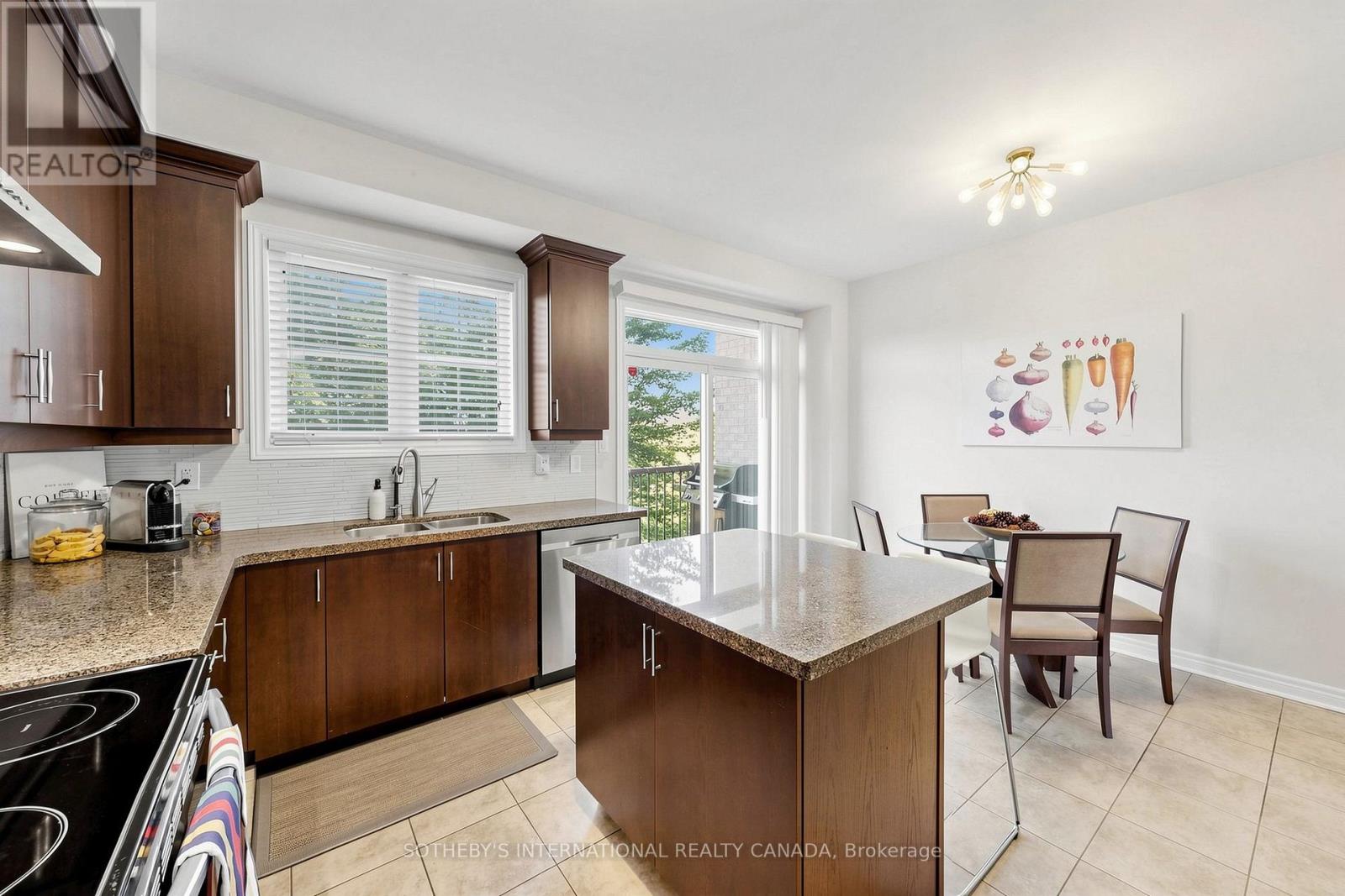 38 CEDAR LAKE CRESCENT - 14