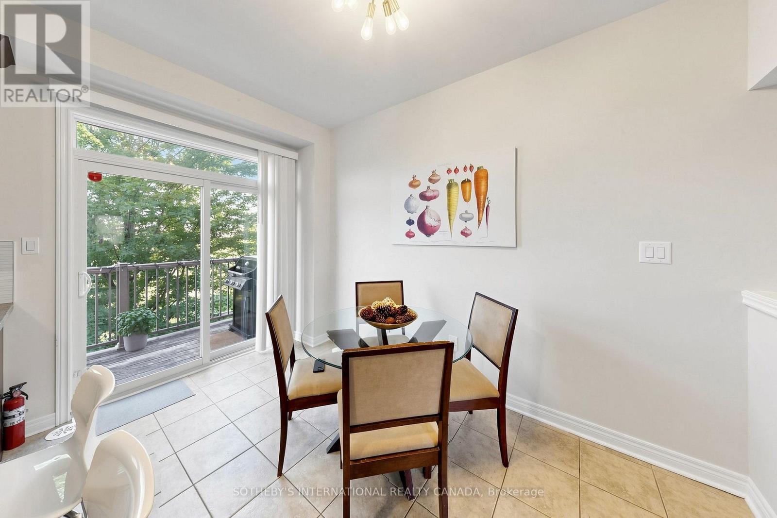 38 CEDAR LAKE CRESCENT - 16