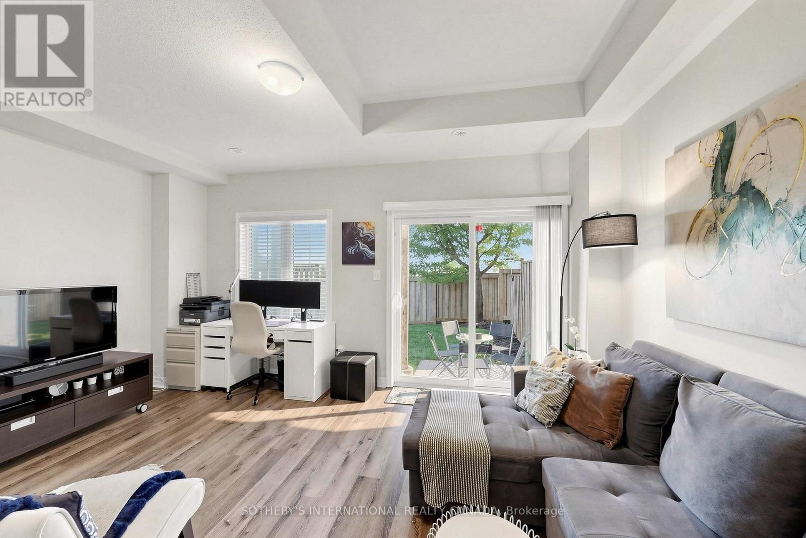 38 CEDAR LAKE CRESCENT - 36