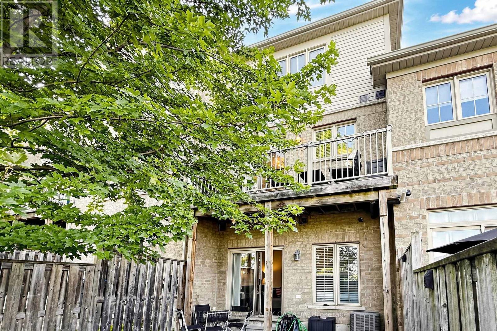 38 CEDAR LAKE CRESCENT - 44