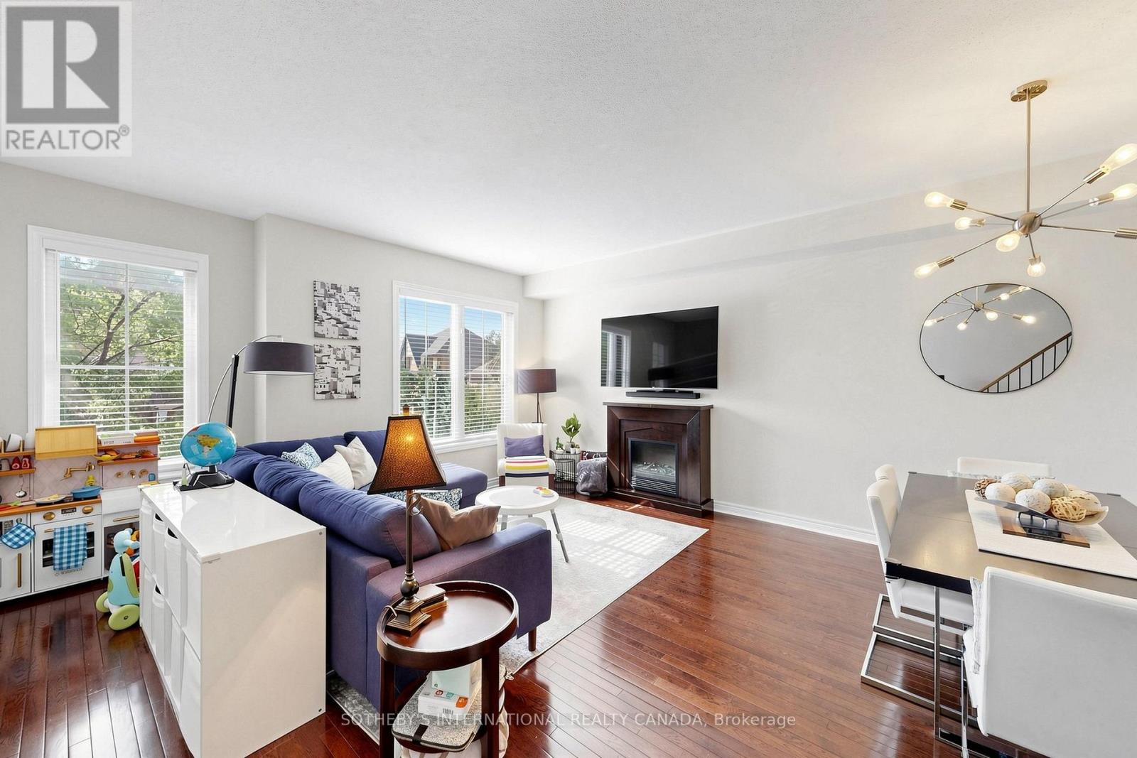 38 CEDAR LAKE CRESCENT - 6