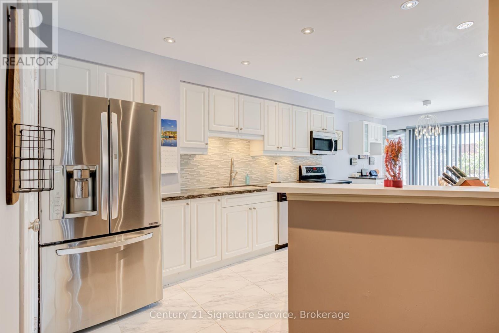 2755 LINDHOLM CRESCENT - 12