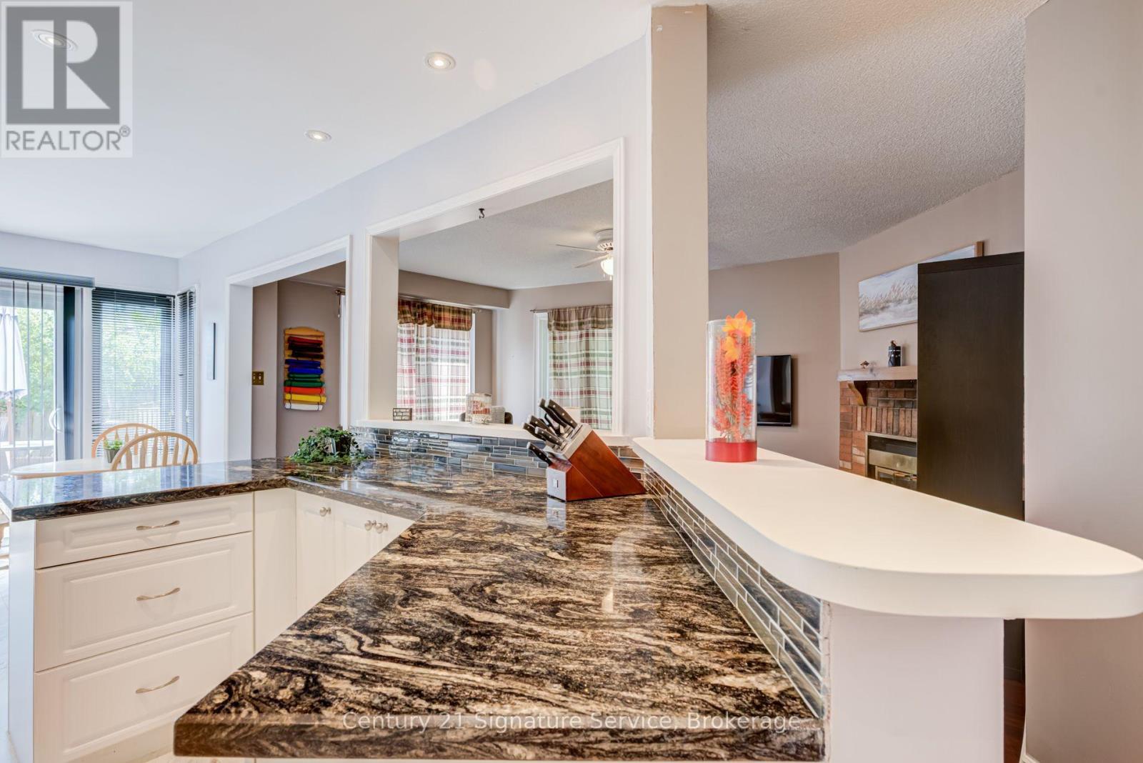 2755 LINDHOLM CRESCENT - 13