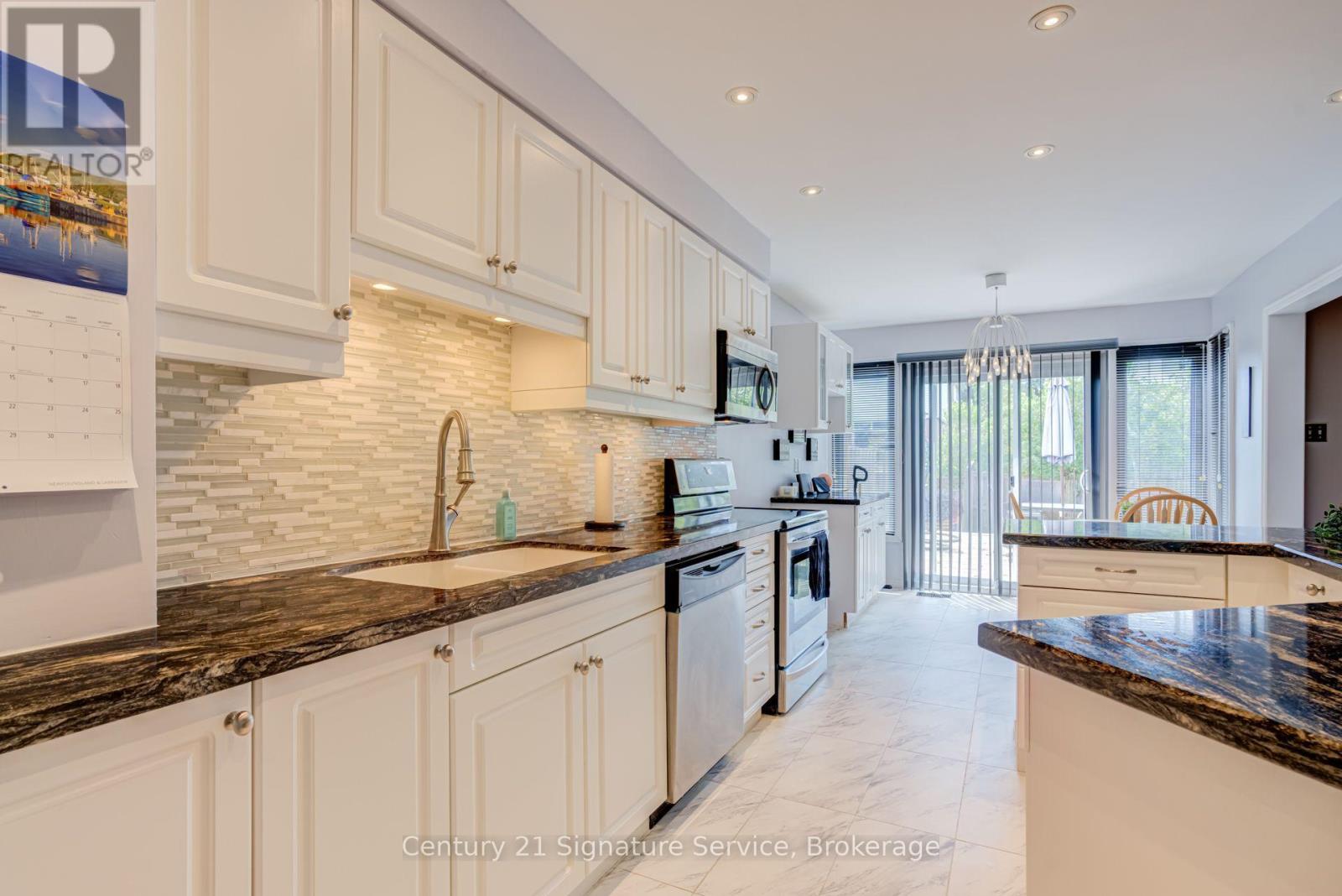 2755 LINDHOLM CRESCENT - 14