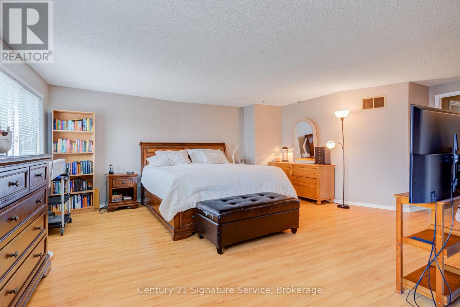 2755 LINDHOLM CRESCENT - 25