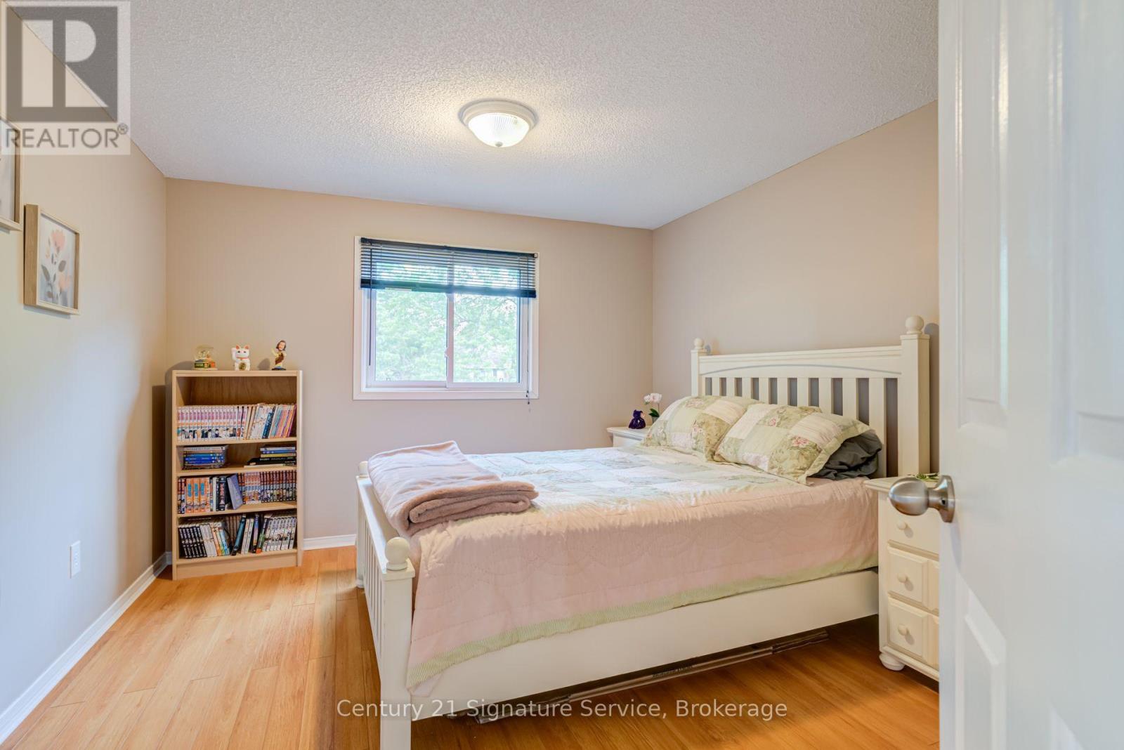 2755 LINDHOLM CRESCENT - 34
