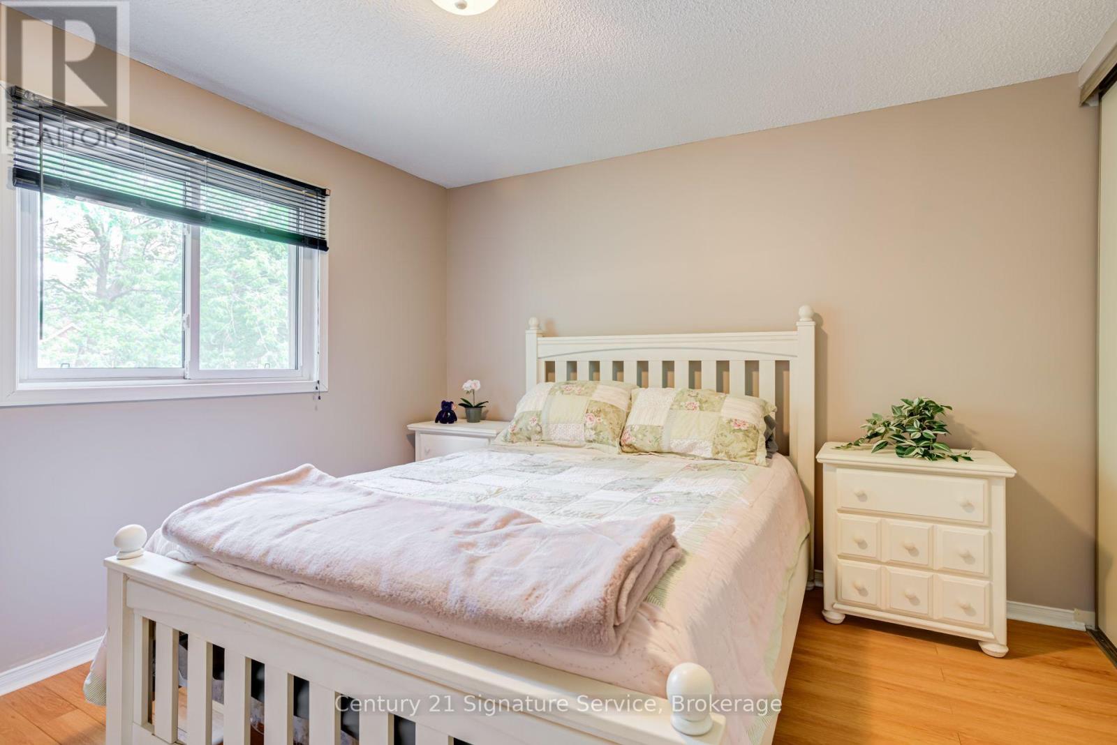 2755 LINDHOLM CRESCENT - 35