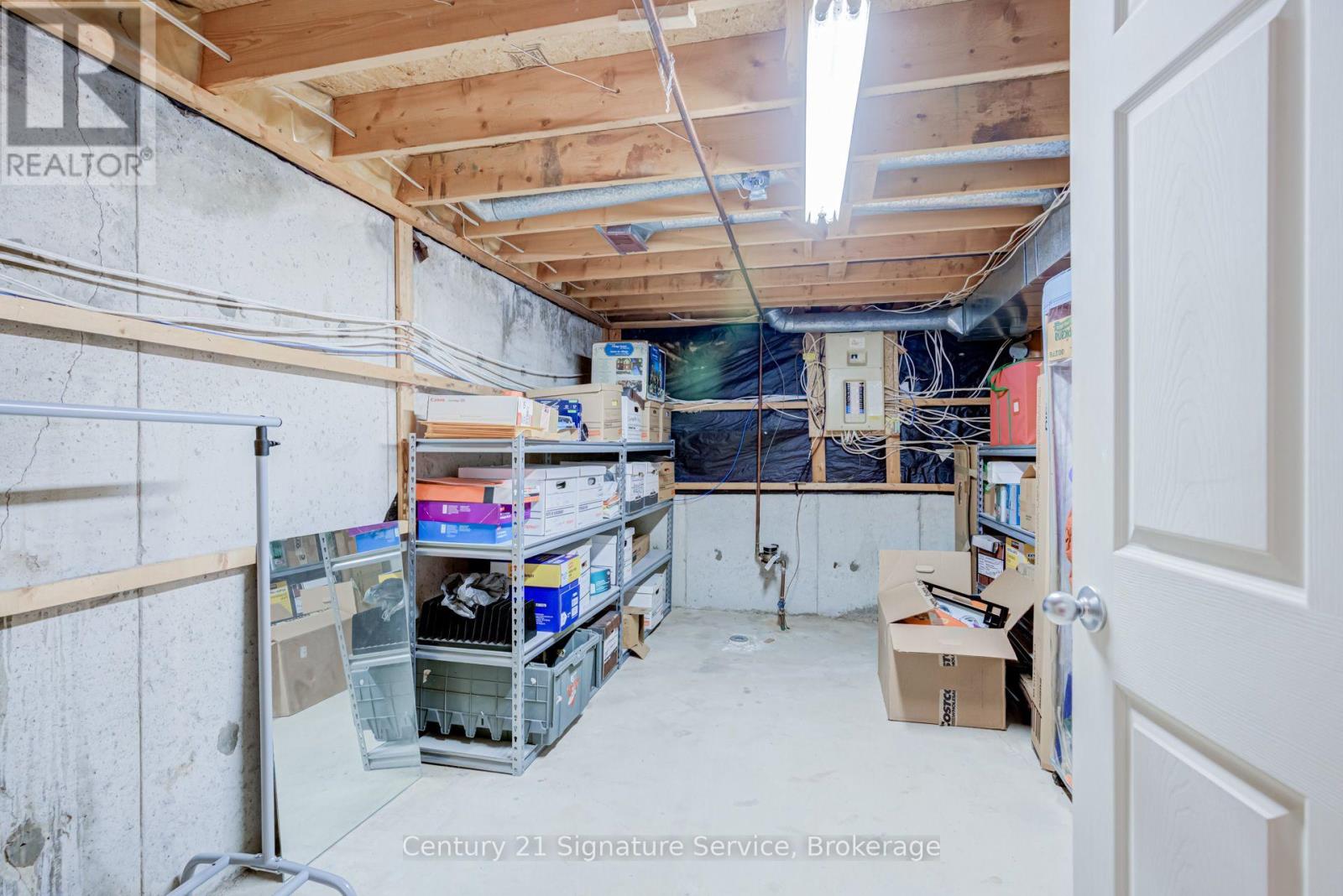 2755 LINDHOLM CRESCENT - 42