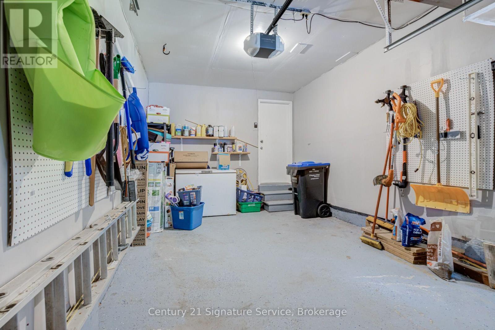 2755 LINDHOLM CRESCENT - 44
