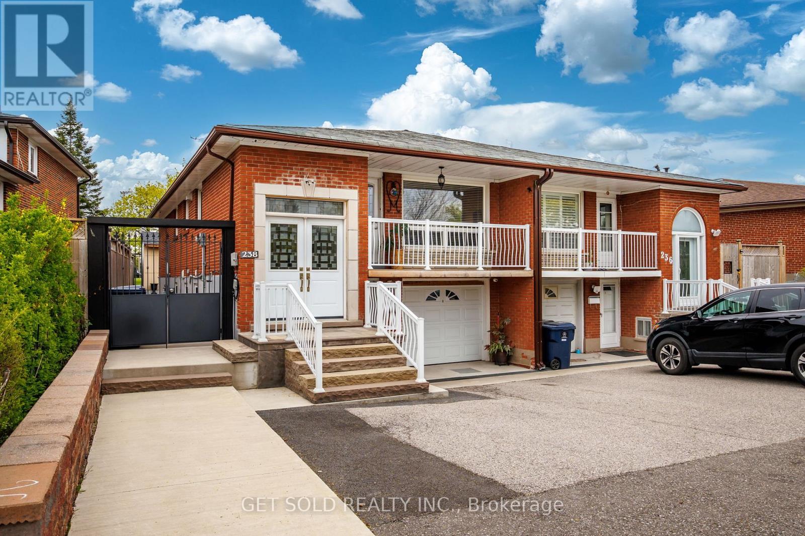 238 FIRGROVE CRESCENT - 1