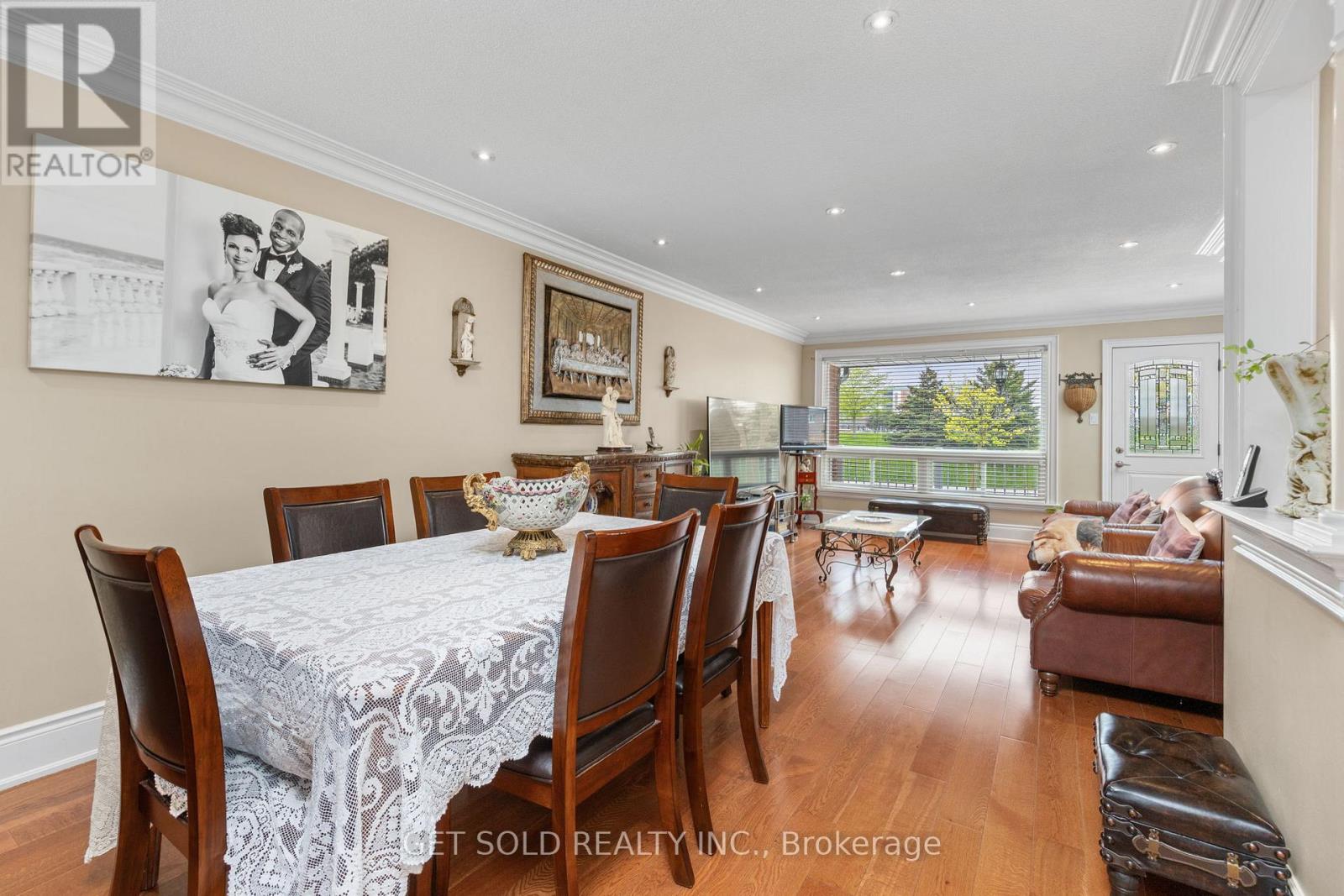 238 FIRGROVE CRESCENT - 10
