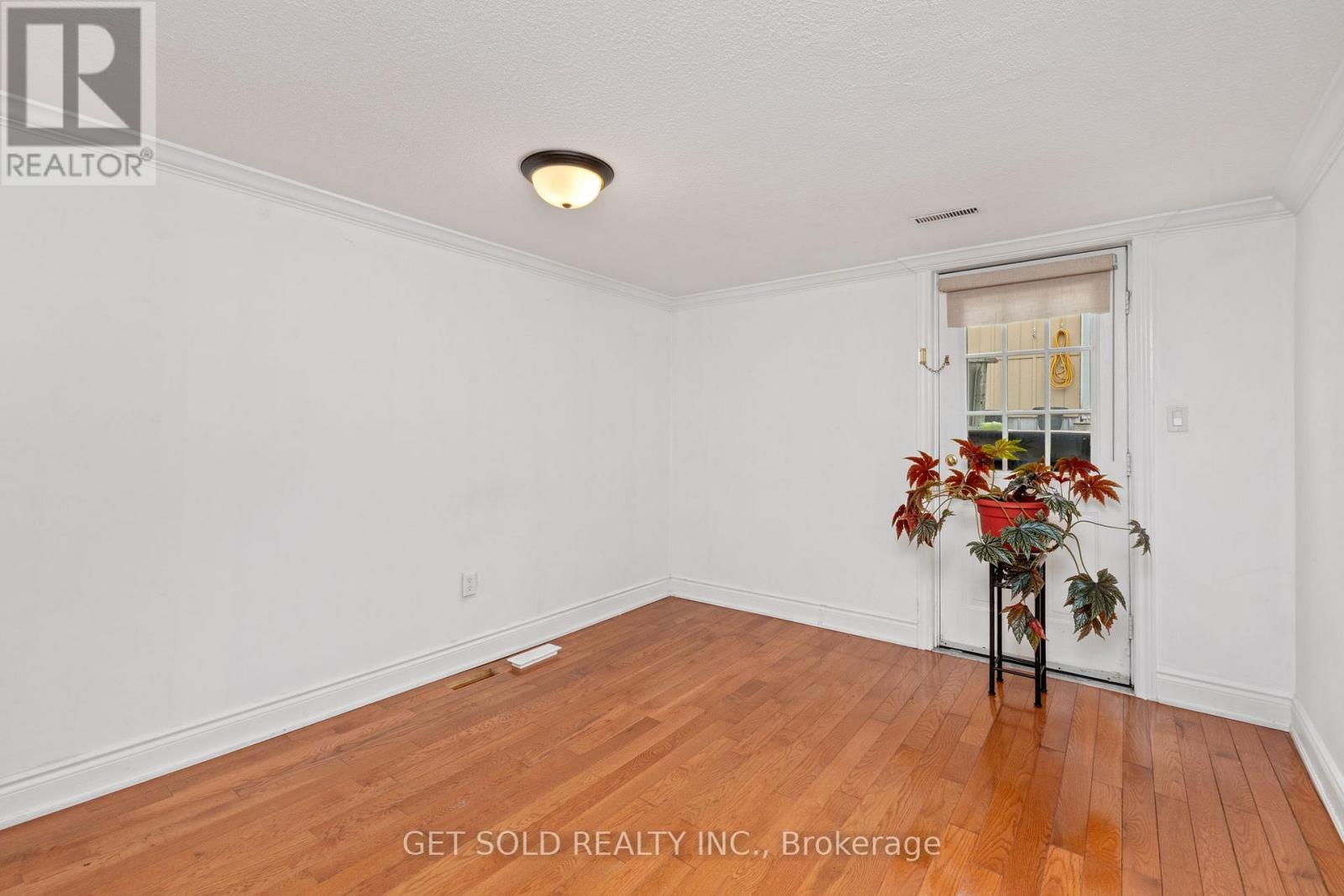 238 FIRGROVE CRESCENT - 25