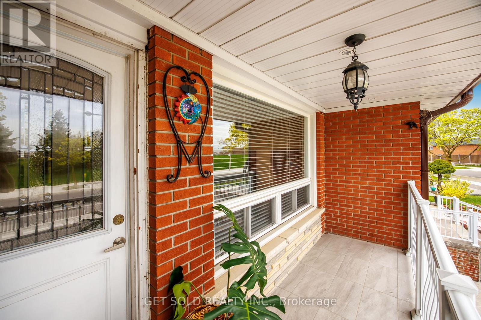 238 FIRGROVE CRESCENT - 4