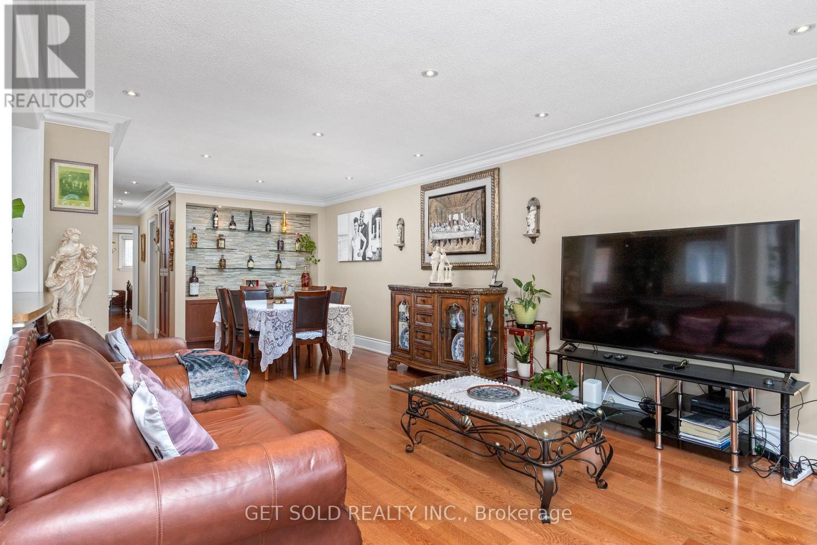 238 FIRGROVE CRESCENT - 6