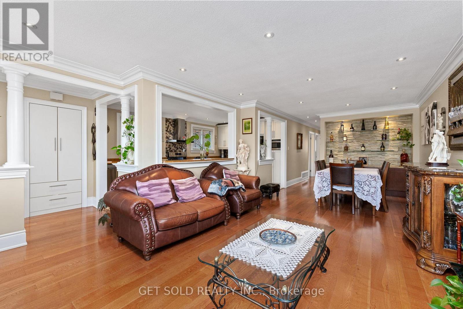 238 FIRGROVE CRESCENT - 7