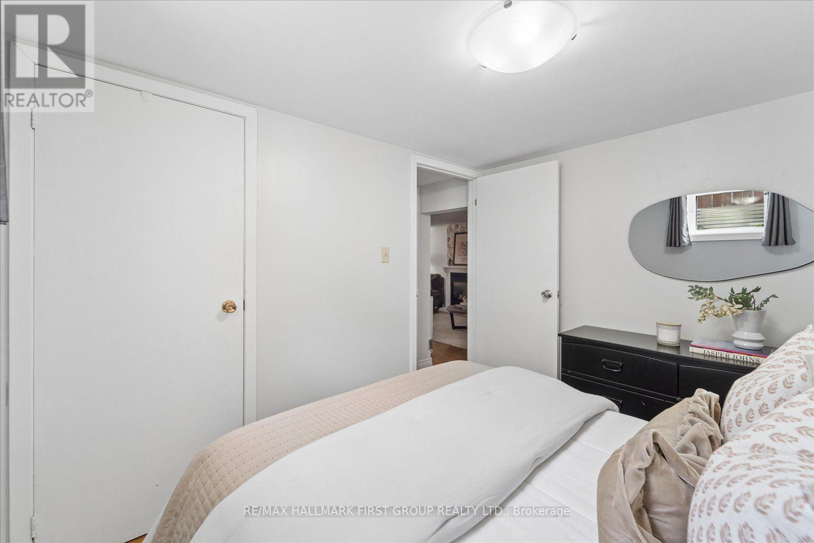 231 MARY STREET W - 23