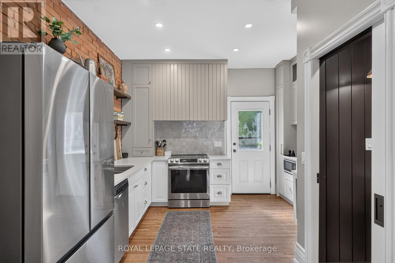 135 CATHARINE STREET S - Image 16