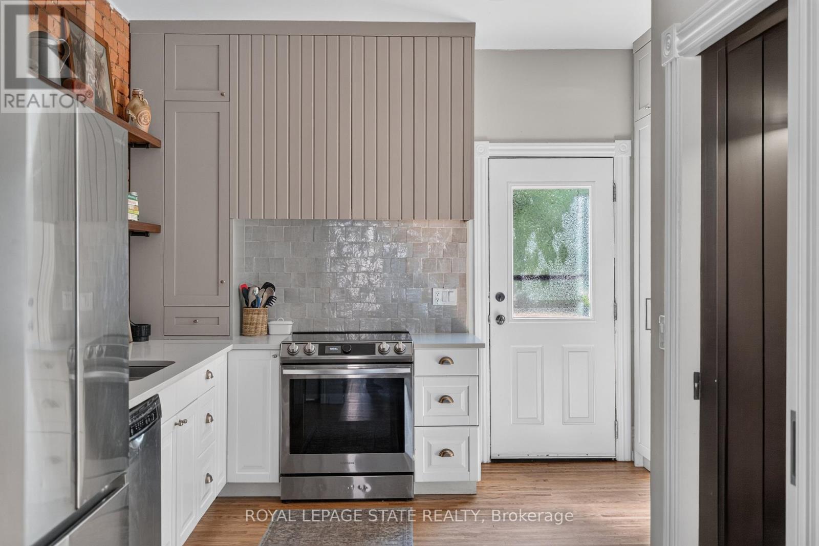 135 CATHARINE STREET S - Image 17