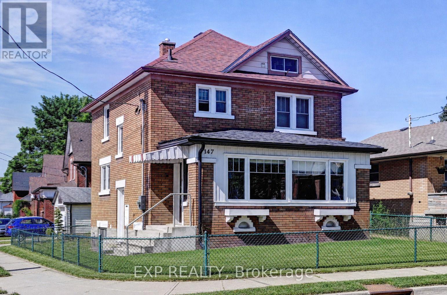 147 COURTLAND AVENUE E - 1