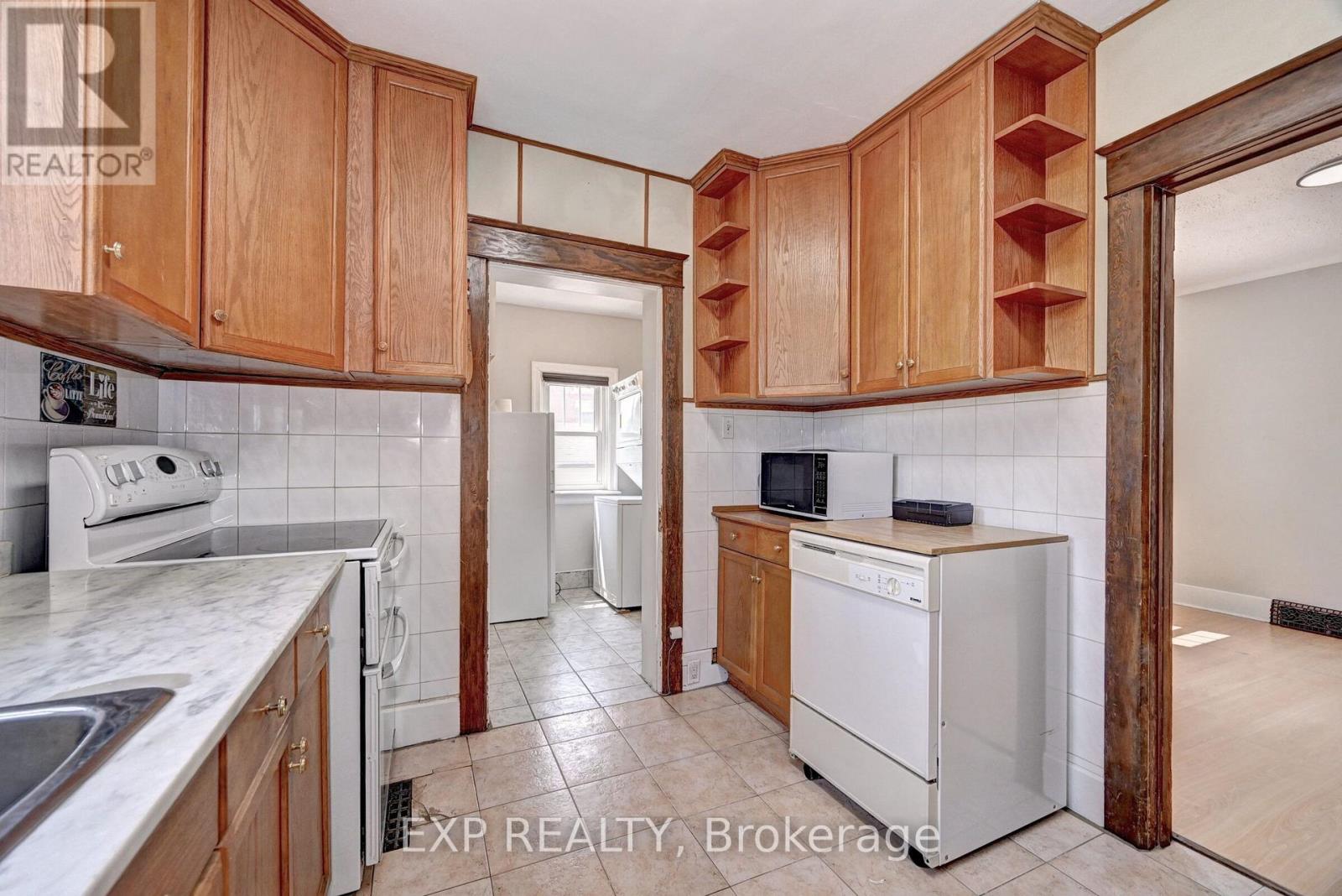147 COURTLAND AVENUE E - 14