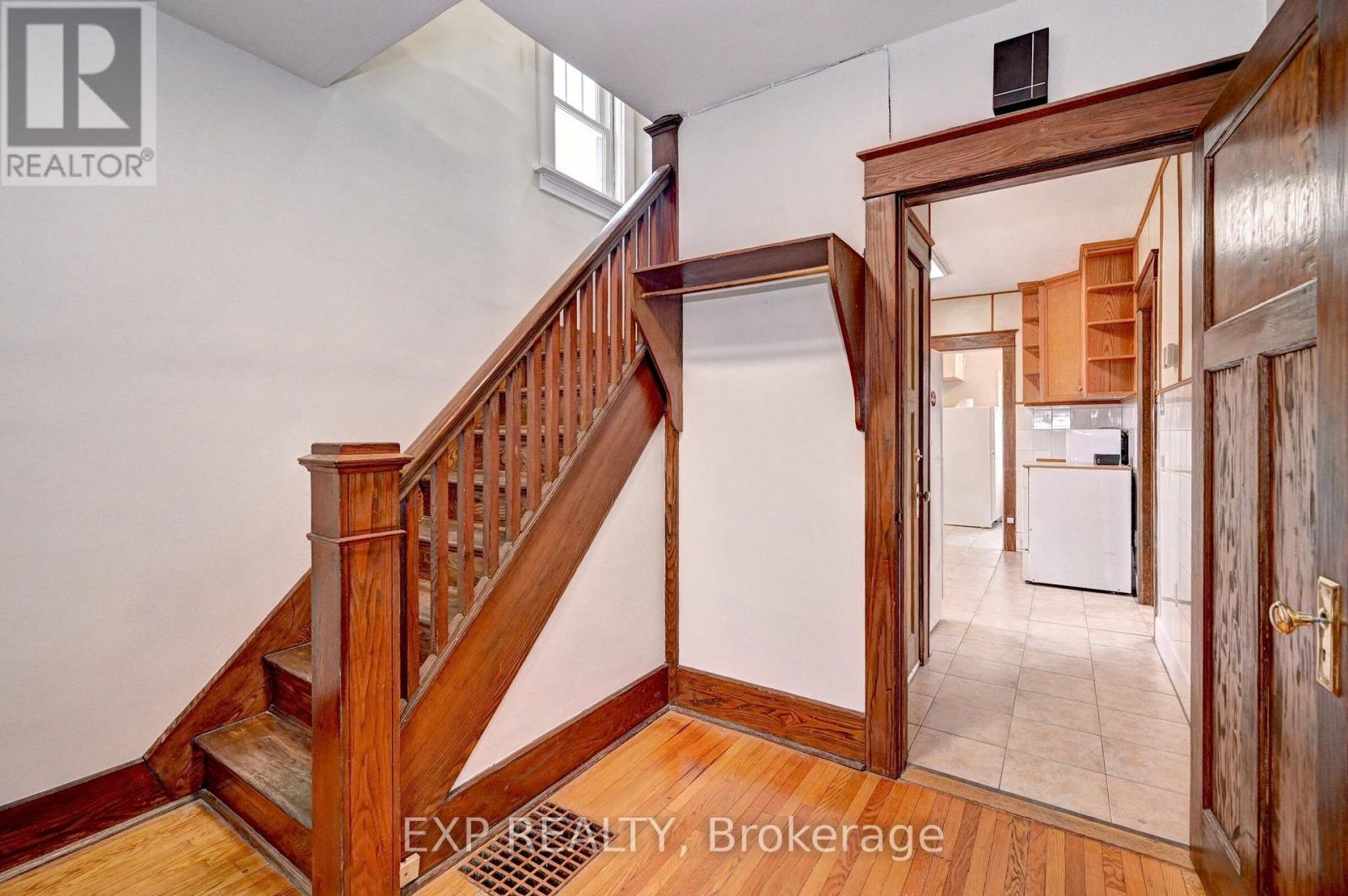 147 COURTLAND AVENUE E - 19