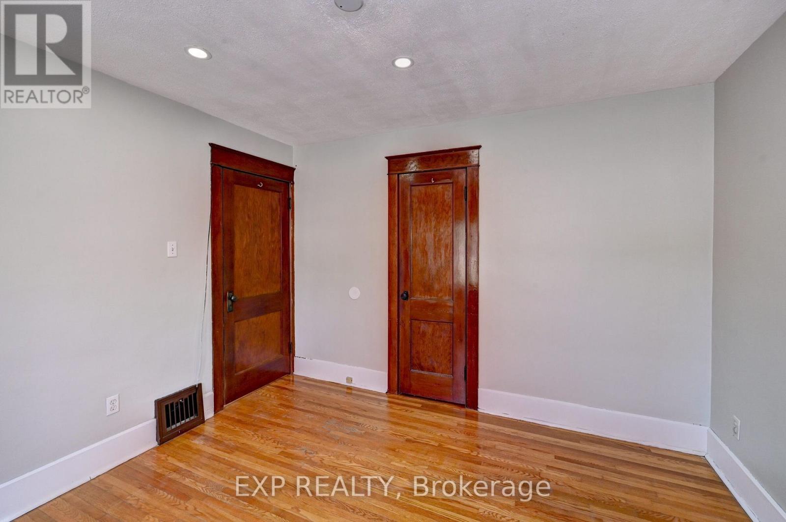 147 COURTLAND AVENUE E - 20