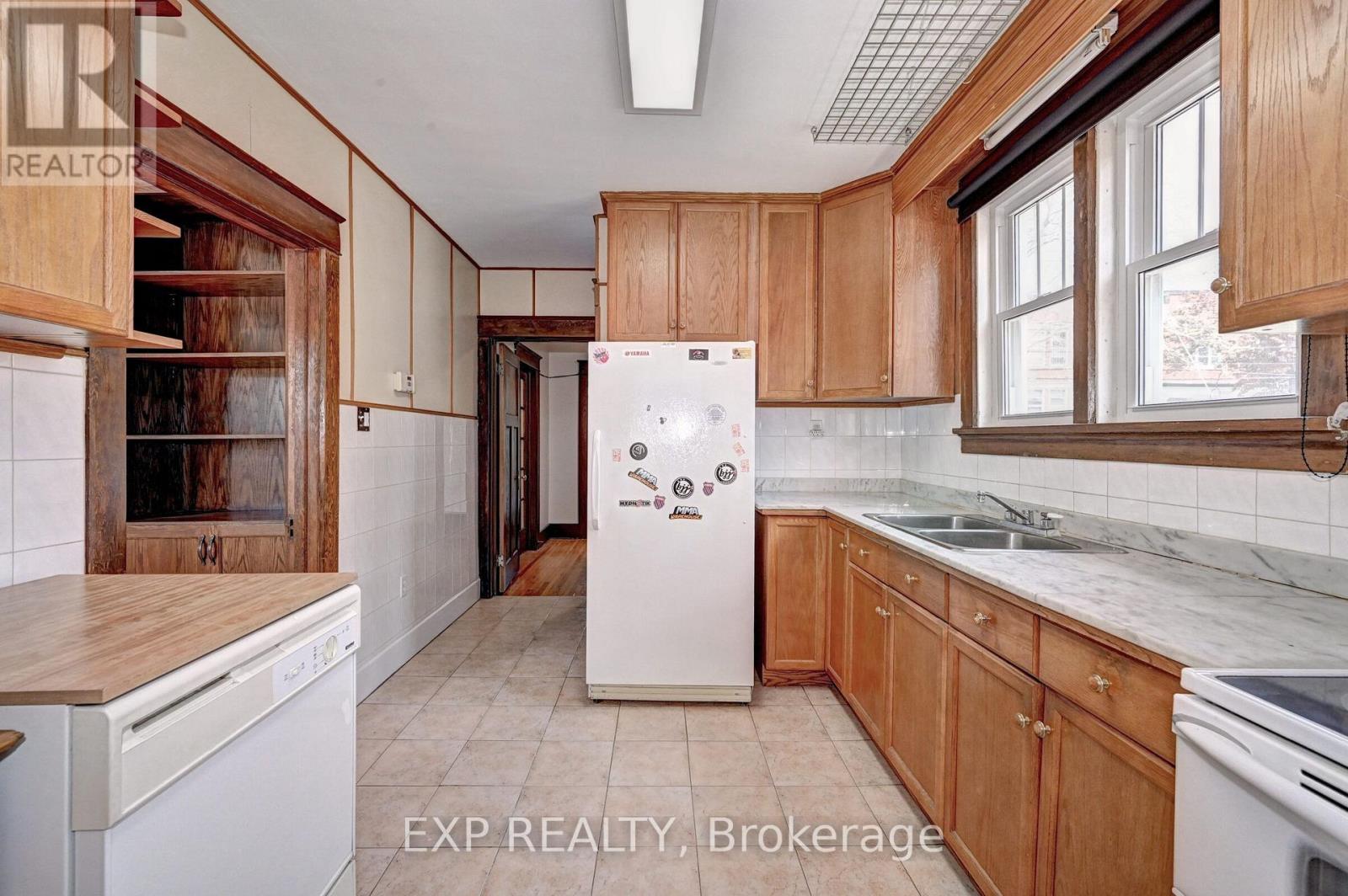 147 COURTLAND AVENUE E - 25