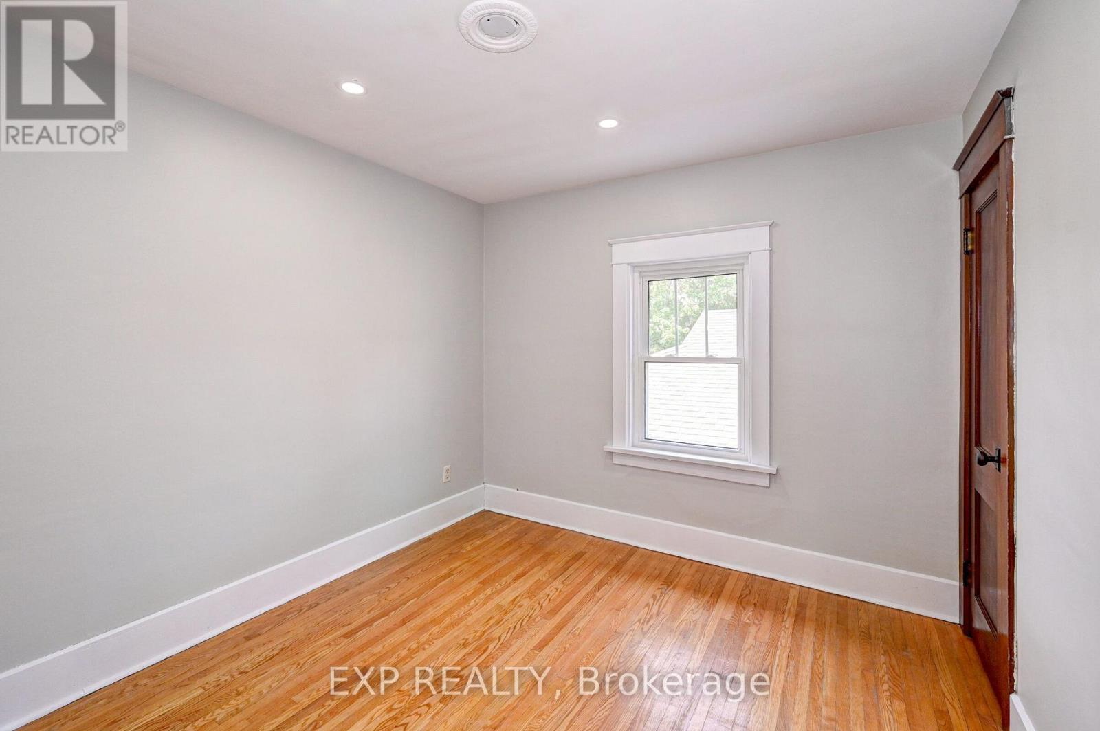 147 COURTLAND AVENUE E - 28