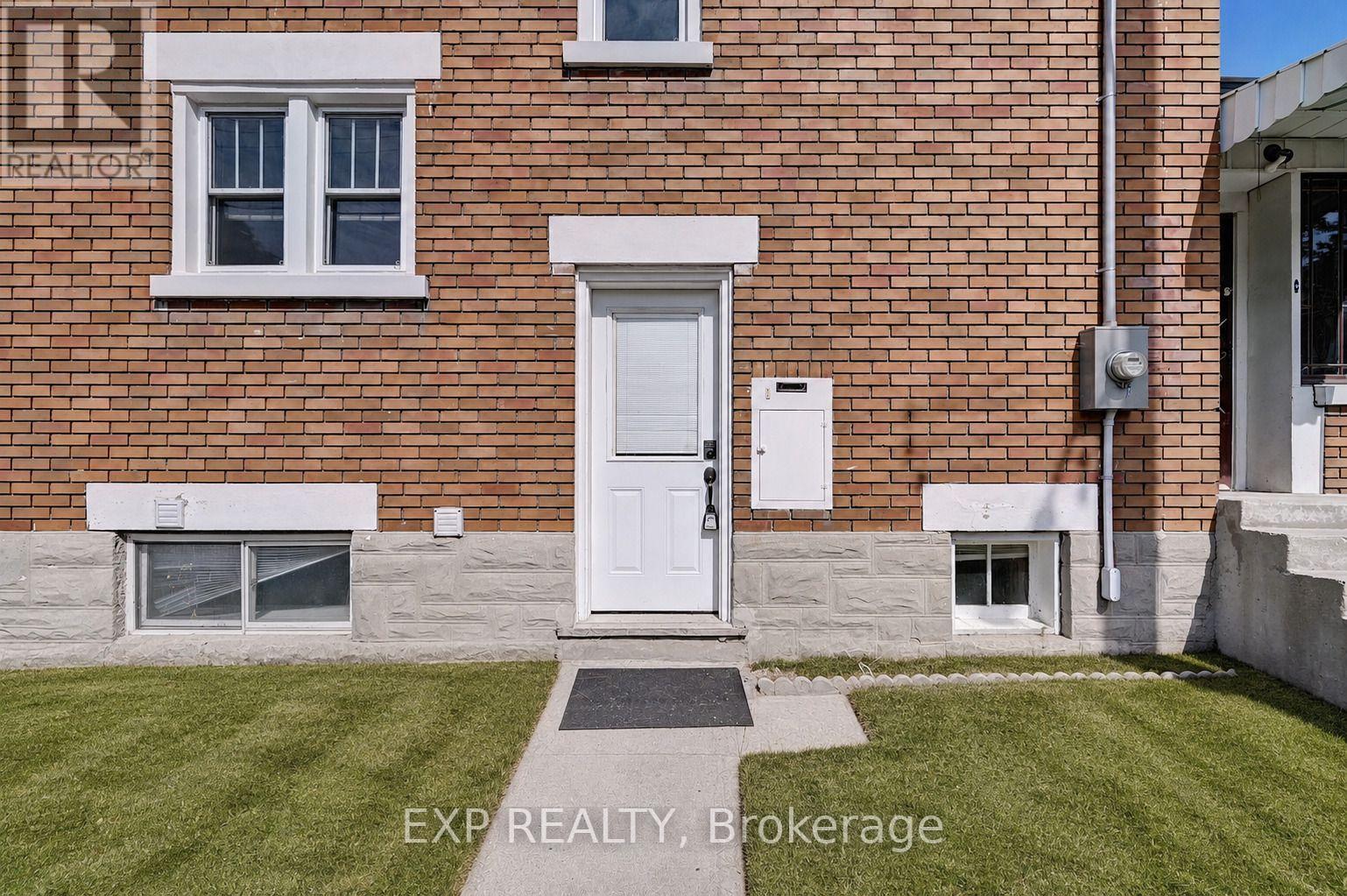 147 COURTLAND AVENUE E - 3