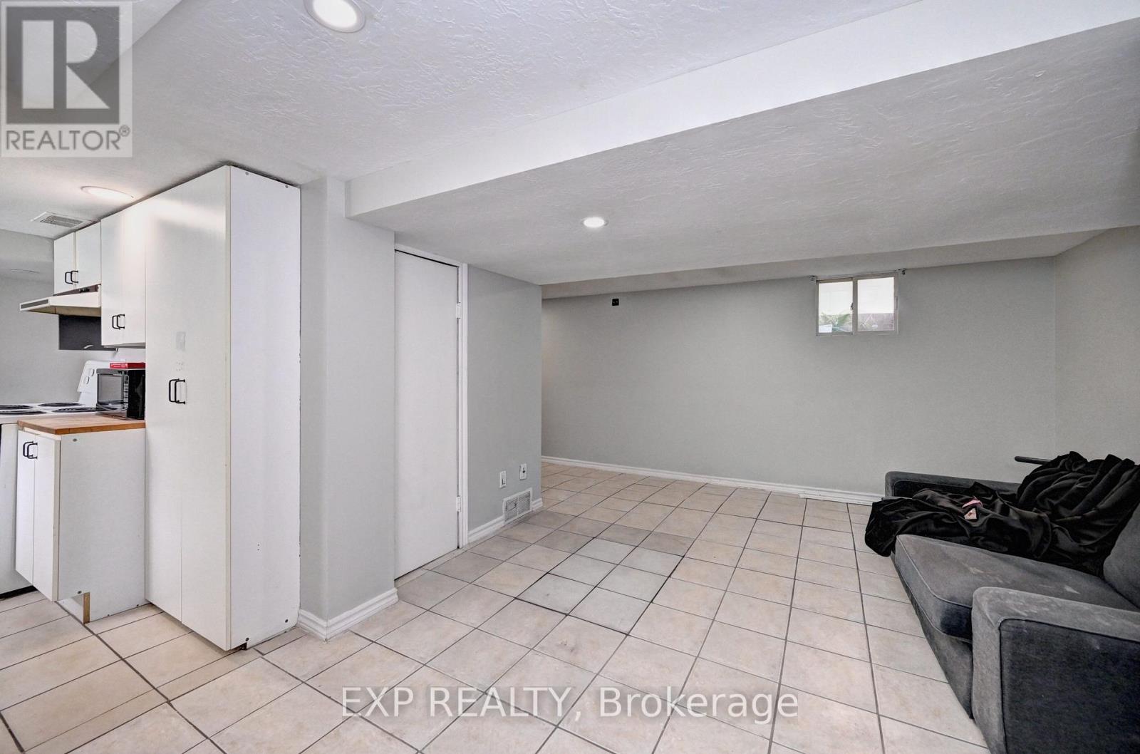 147 COURTLAND AVENUE E - 40