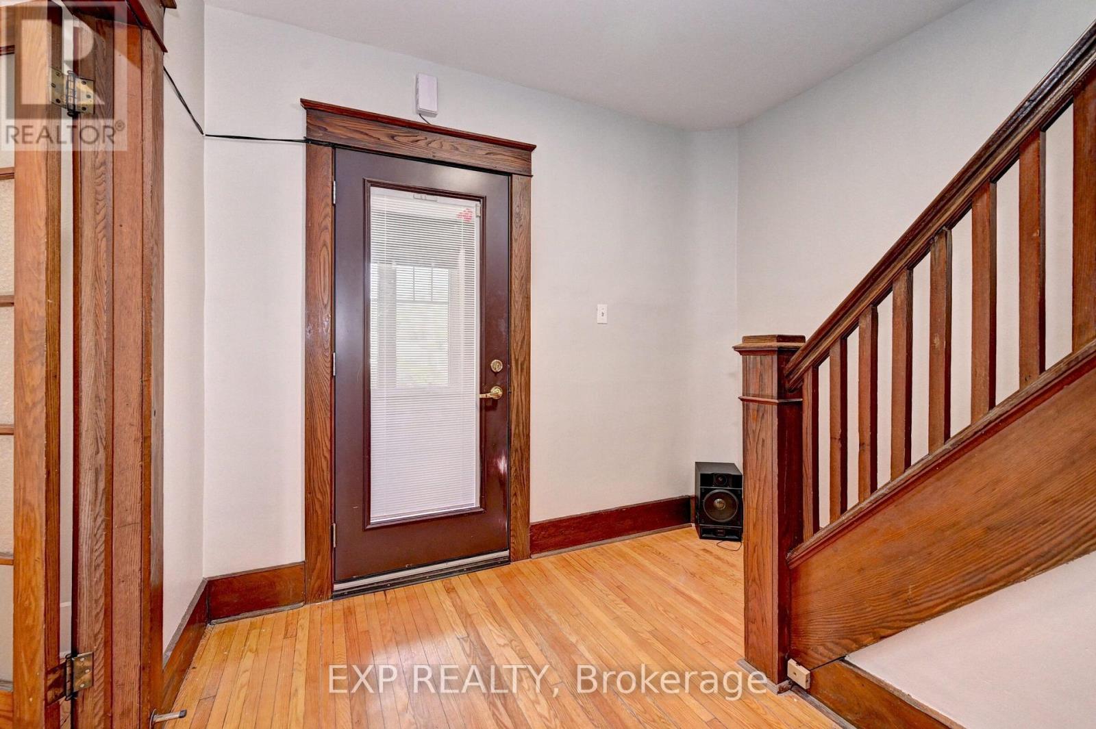 147 COURTLAND AVENUE E - 6