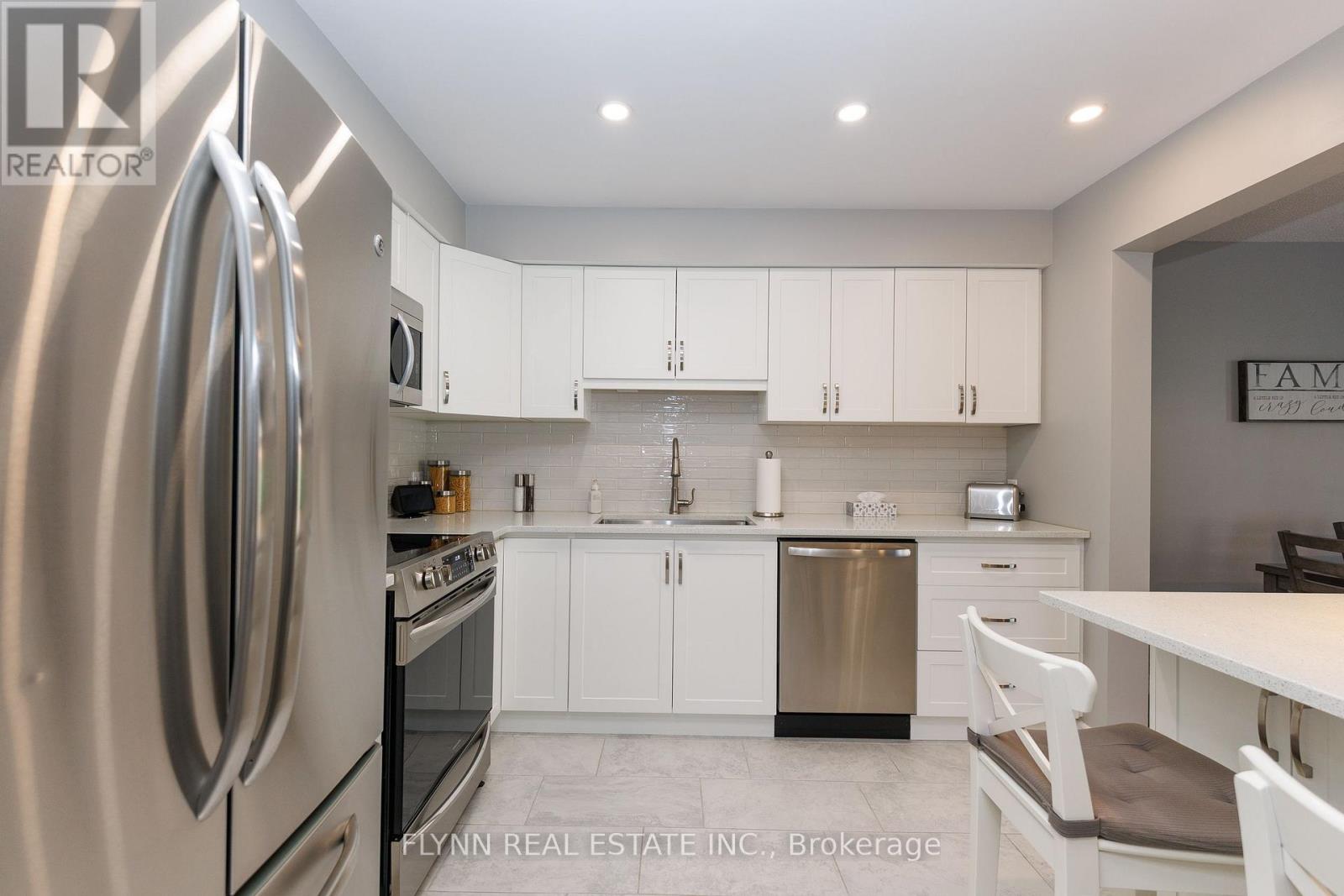 #6 5150 DORCHESTER ROAD - 13