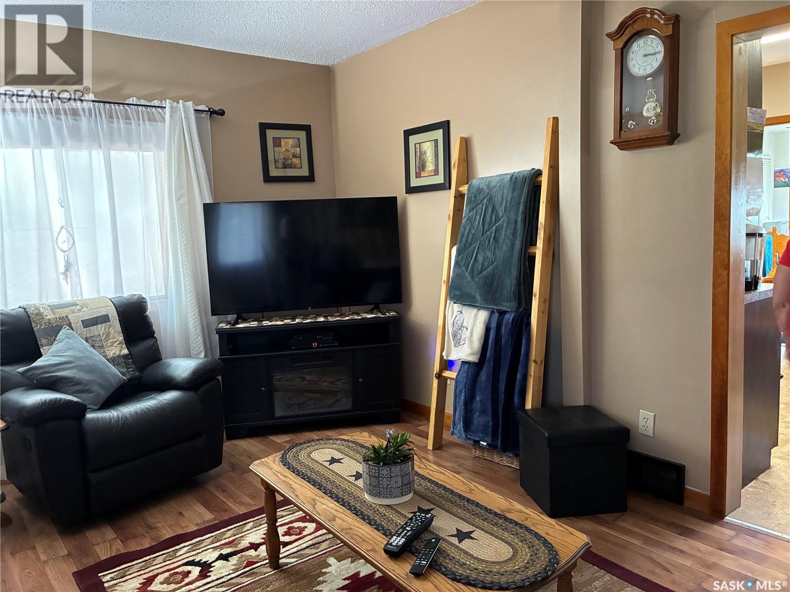 712 M AVENUE - 17