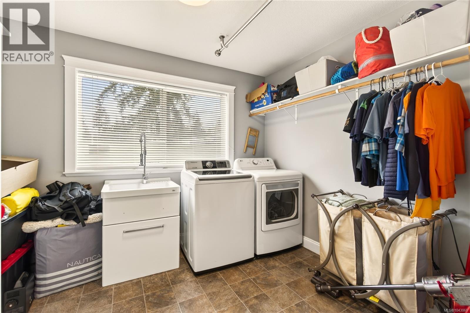 1950 Estevan Rd - 49