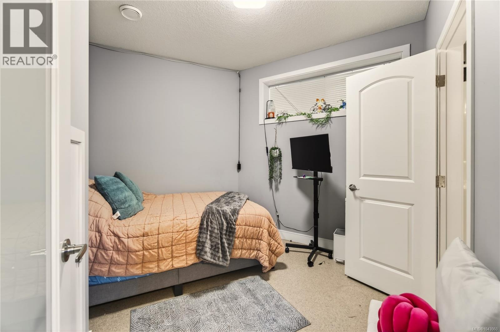 1950 Estevan Rd - 53