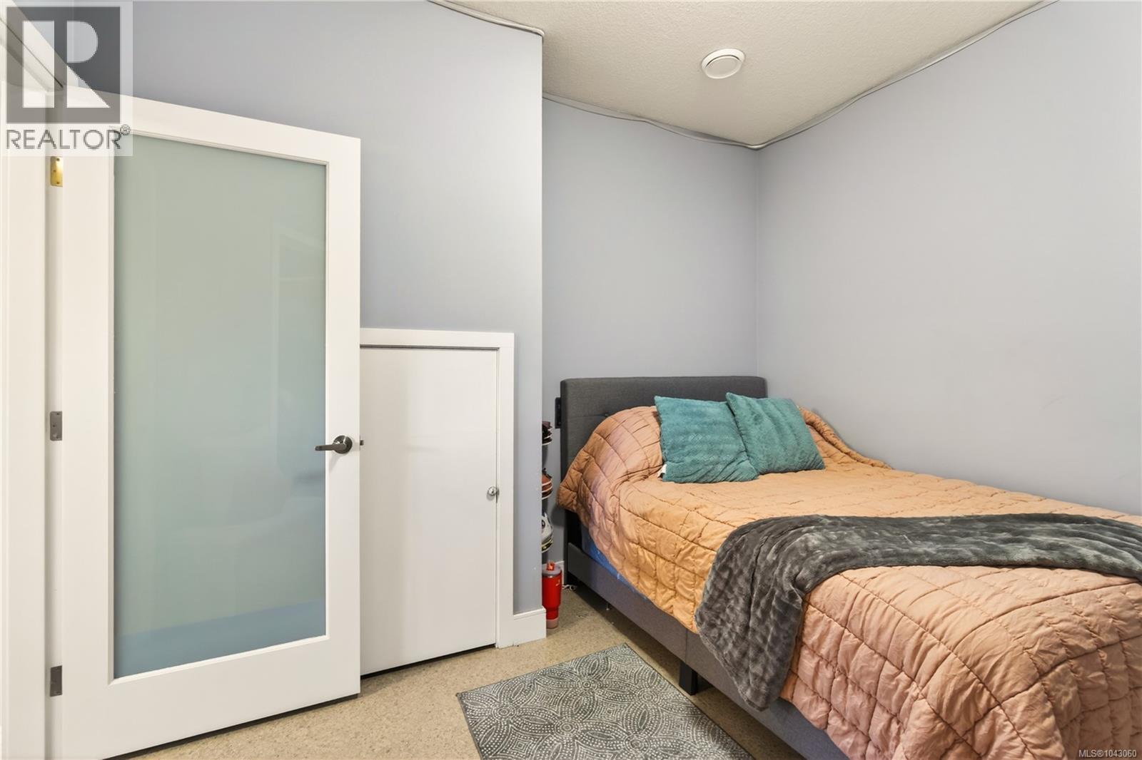 1950 Estevan Rd - 54