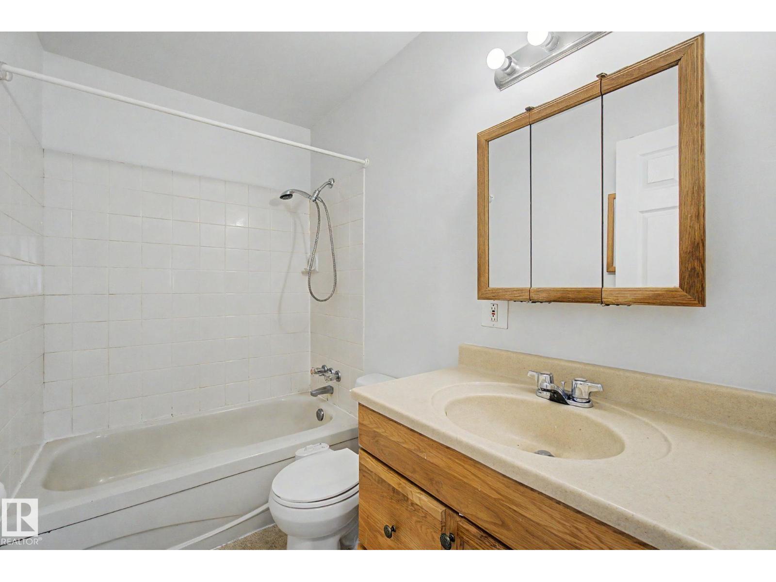 6237 13 AV NW - 16