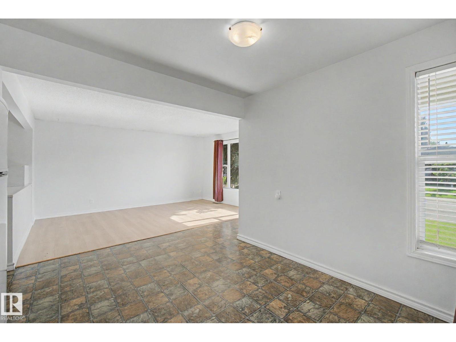 6237 13 AV NW - 11