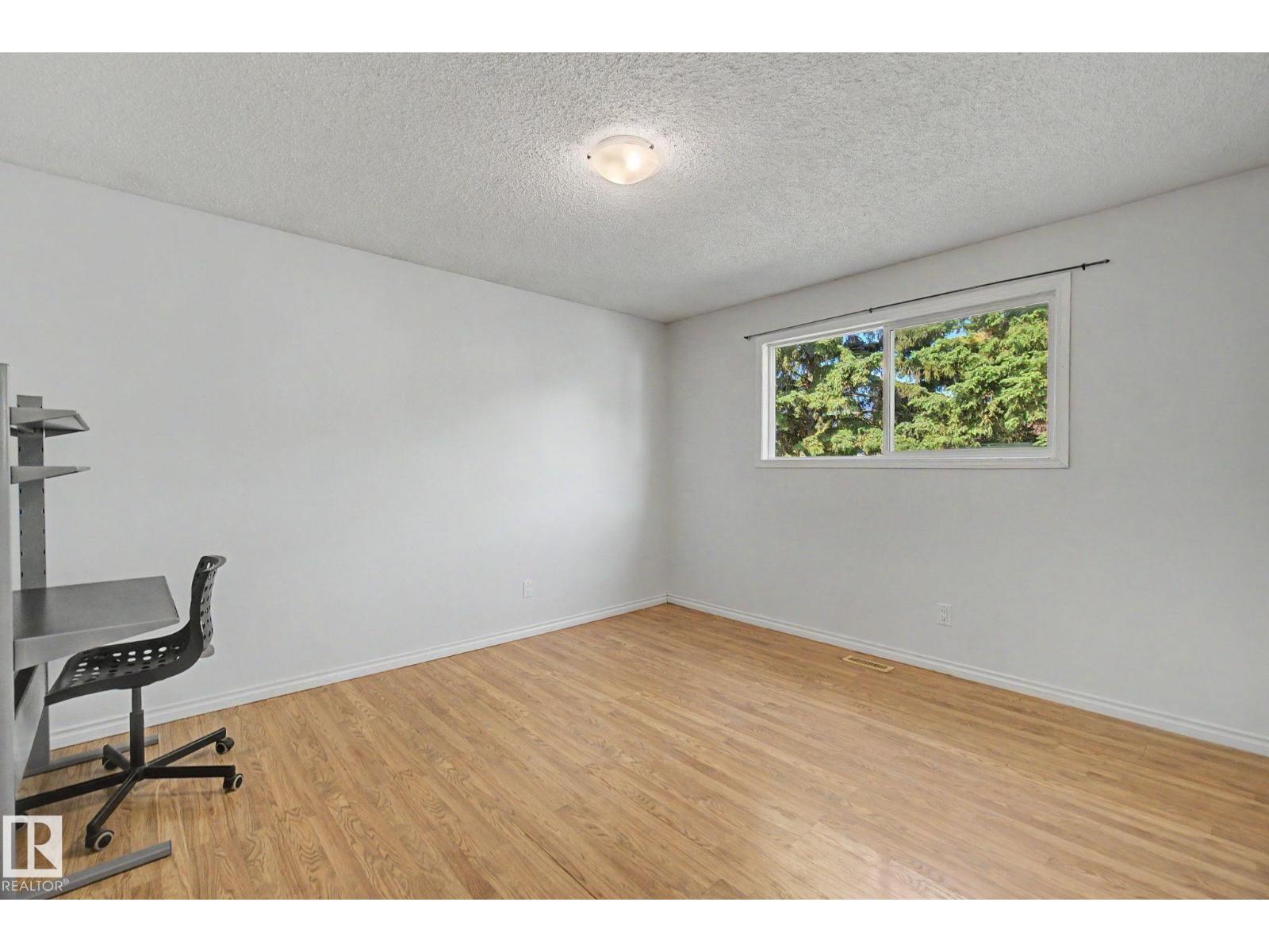 6237 13 AV NW - 20