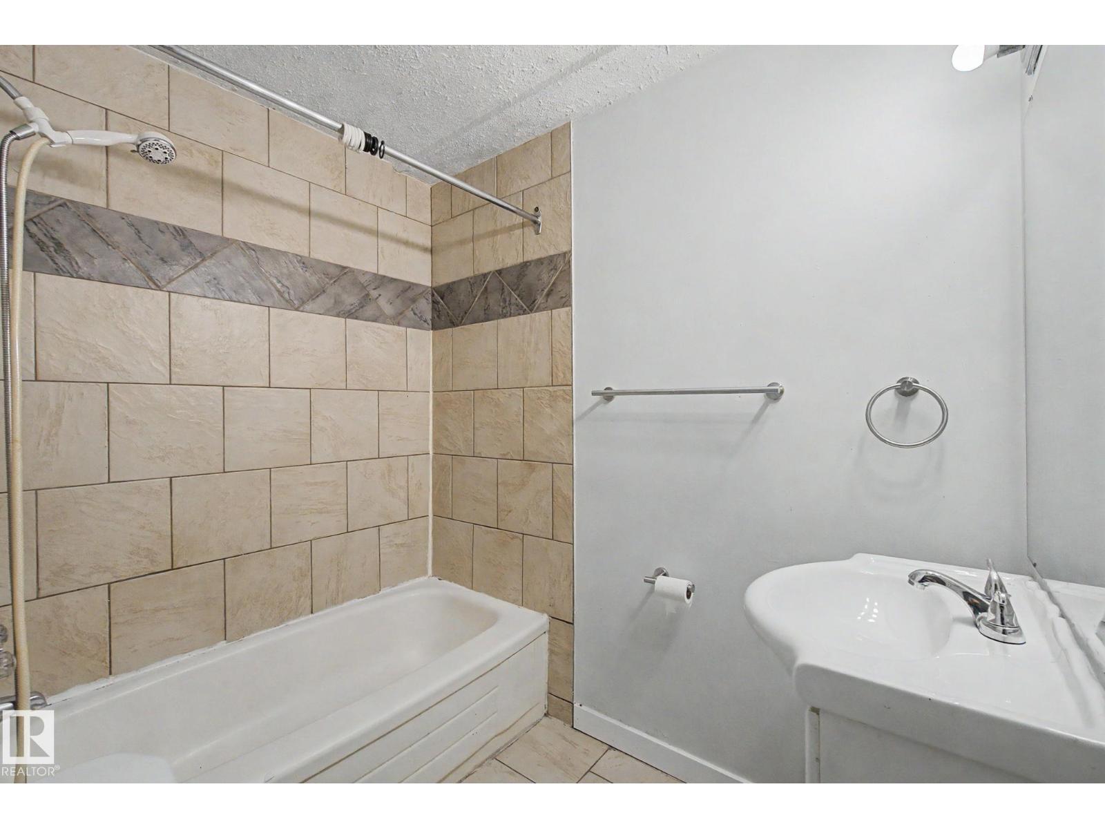 6237 13 AV NW - 31