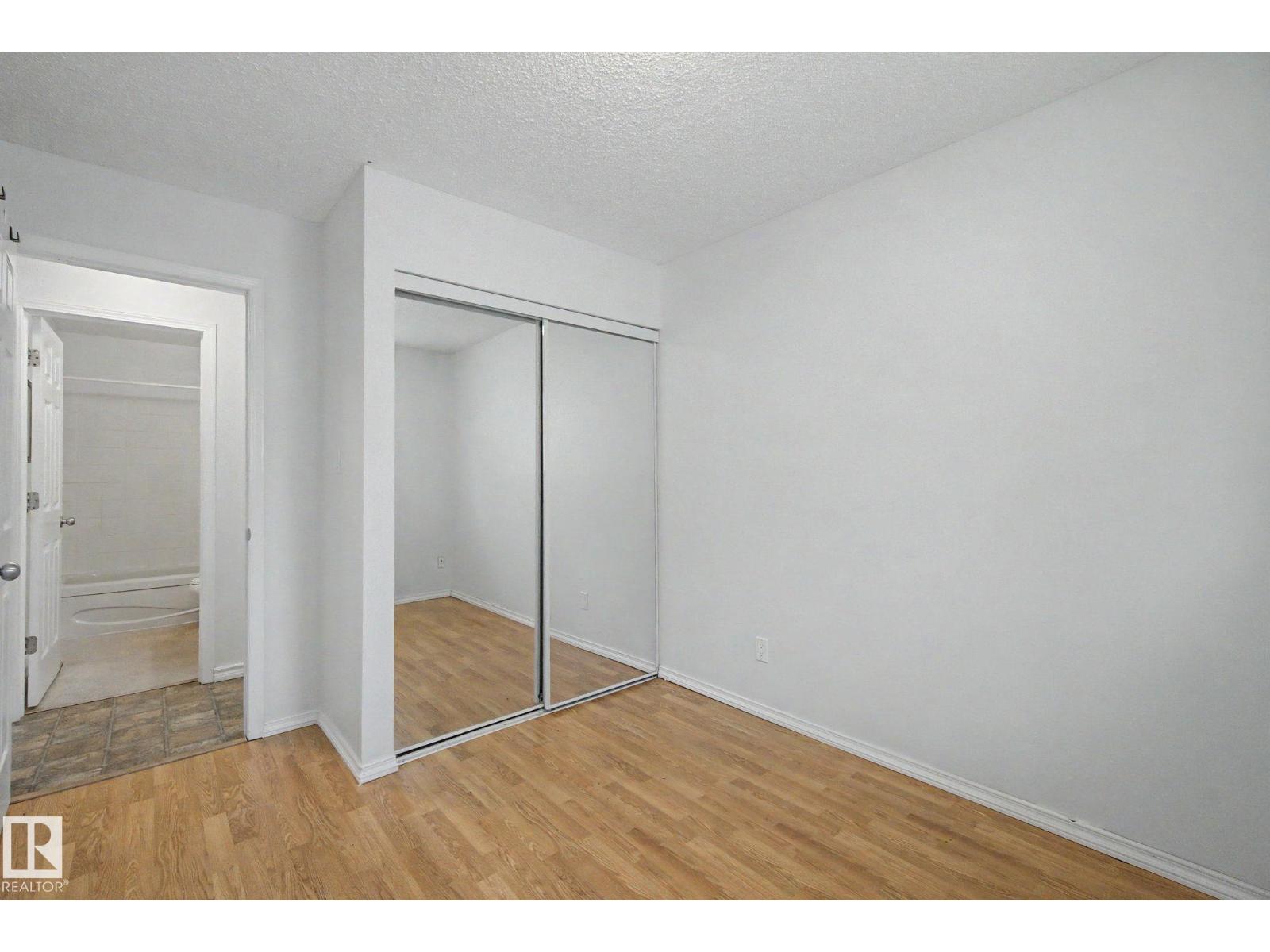 6237 13 AV NW - 15