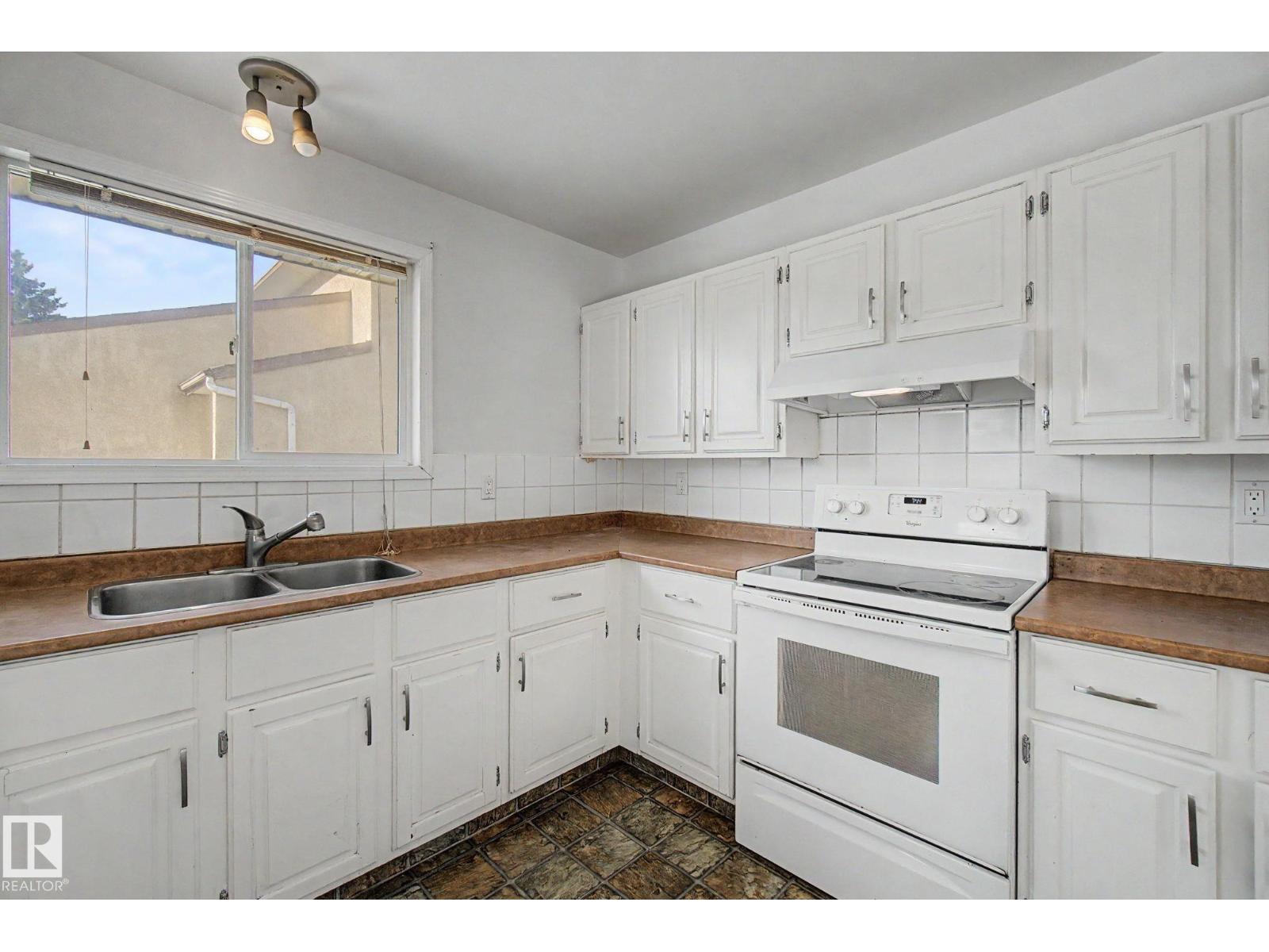 6237 13 AV NW - 10