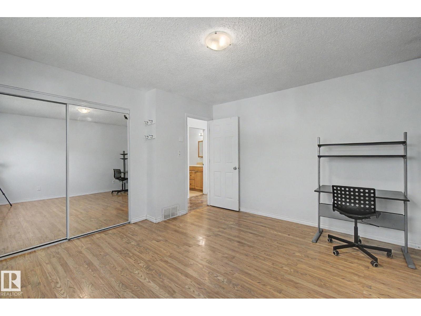 6237 13 AV NW - 22
